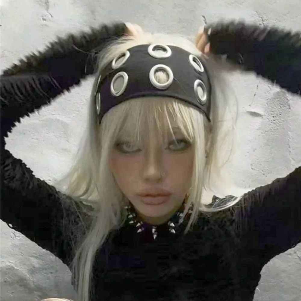 Black Grommet Headband - Picture 8 of 9